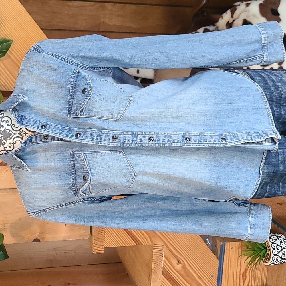 Gap 1969 Distressed pearlsnap